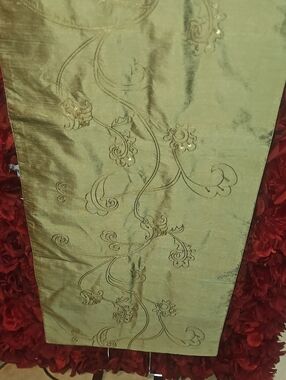 Pottery Barn Gold Embroidered Floral Table Runner Like New